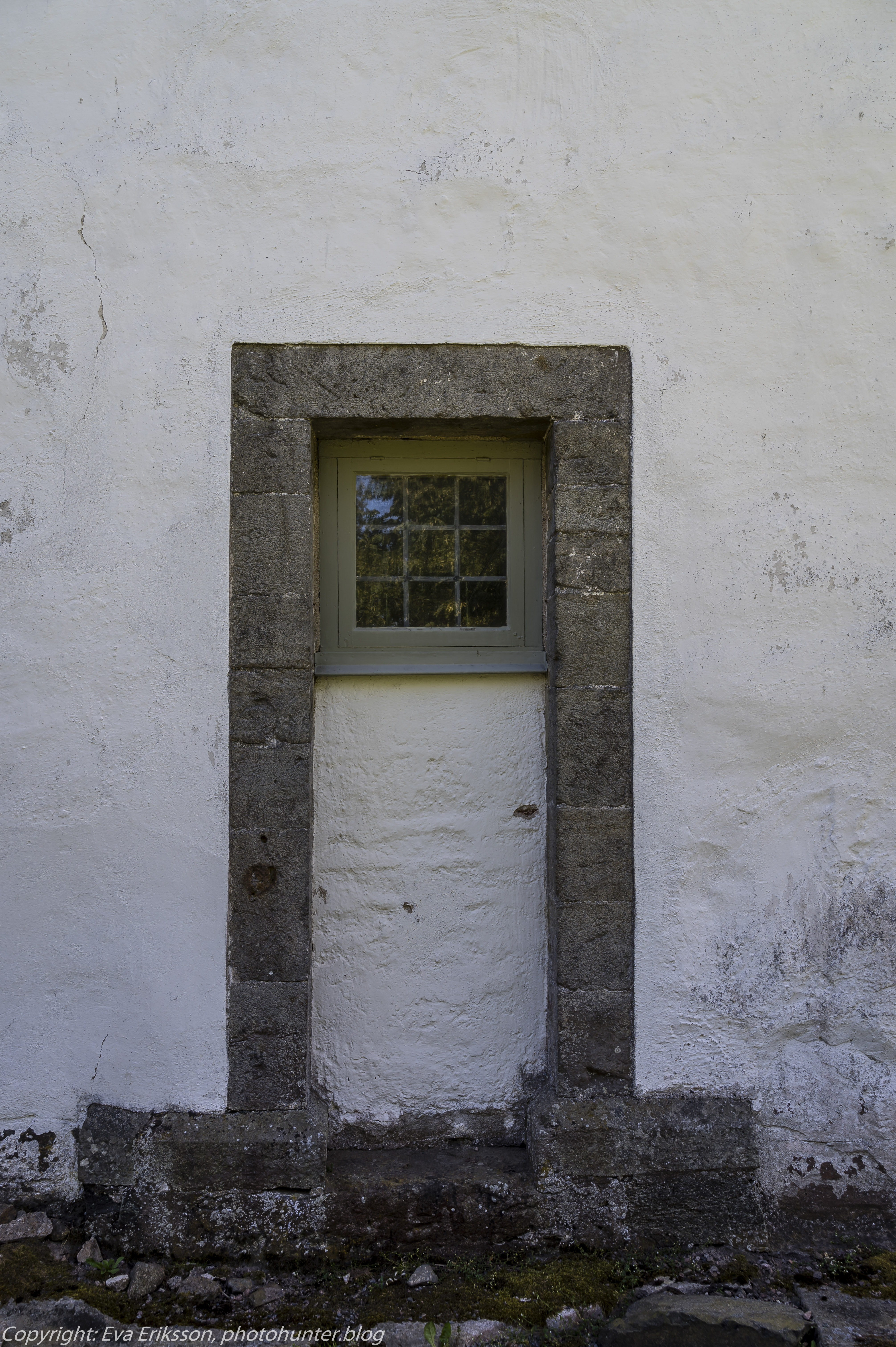 Medeltida nordportal Lavads kyrka